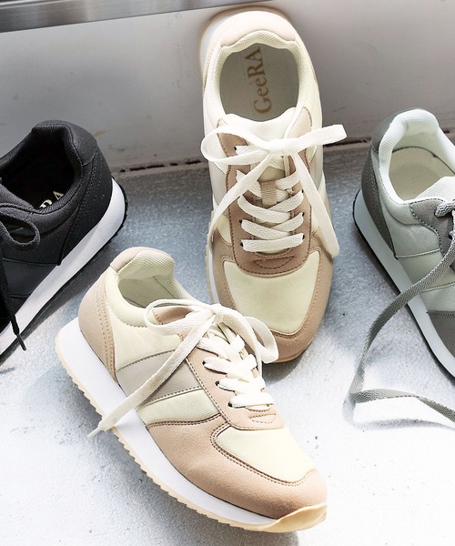 GeeRA（ジーラ）の「ラインデザインスニーカー（スニーカー・レディース・グレー/ブラック/ベージュ/ピンクベージュ・LARGE/SMALL/MEDIUM/X-LARGE）」の4枚目の写真