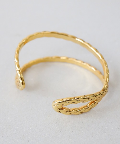 BOEMY(ボエミー)の「ヴィンテージ調 ブレイドニュアンス2連バングル(バングル/リストバンド・レディース・ゴールド・FREE)」の2枚目の写真