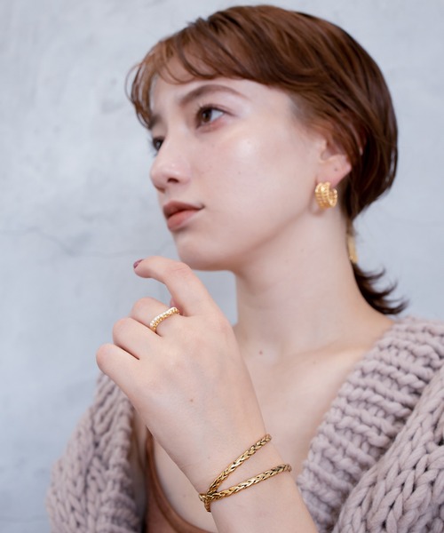 BOEMY(ボエミー)の「ヴィンテージ調 ブレイドニュアンス2連バングル(バングル/リストバンド・レディース・ゴールド・FREE)」の3枚目の写真