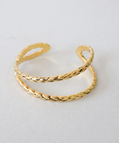 BOEMY(ボエミー)の「ヴィンテージ調 ブレイドニュアンス2連バングル(バングル/リストバンド・レディース・ゴールド・FREE)」の6枚目の写真