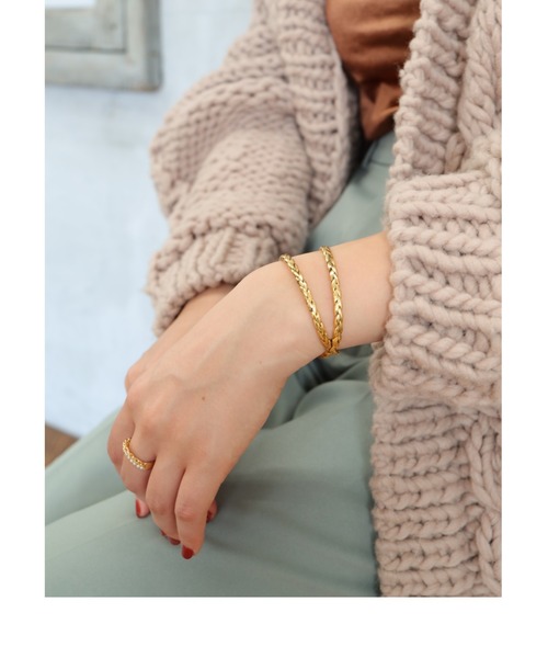 BOEMY(ボエミー)の「ヴィンテージ調 ブレイドニュアンス2連バングル(バングル/リストバンド・レディース・ゴールド・FREE)」の5枚目の写真