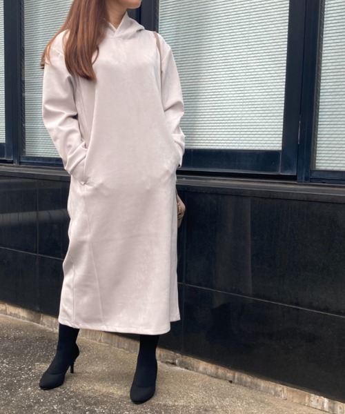 INTERPLANET（インタープラネット）の「ベロアダンボールフード付ワンピース（ワンピース・レディース・モカ/ライトグレー/チャコールグレー・FREE）」の2枚目の写真