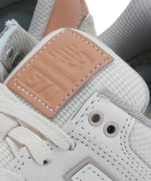 NEW BALANCE(ニューバランス)の「New Balance ニューバランス WL574 スニーカー NB-WL574BCV NB レディース(スニーカー・レディース・ベージュ・23.5cm/22.5cm/25.5cm/24.5cm/25.0cm/23.0cm/24.0cm/22.0cm)」の4枚目の写真