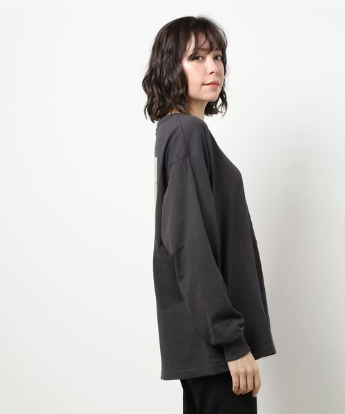 LOWRYS FARM（ローリーズファーム）の「フォトプリントＴＥＥＬＳ　931840（Tシャツ/カットソー・レディース・チャコールグレー/イエロー/アイボリー・FREE）」の4枚目の写真