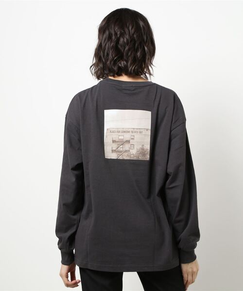 LOWRYS FARM（ローリーズファーム）の「フォトプリントＴＥＥＬＳ　931840（Tシャツ/カットソー・レディース・チャコールグレー/イエロー/アイボリー・FREE）」の5枚目の写真