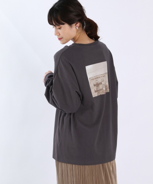 LOWRYS FARM（ローリーズファーム）の「フォトプリントＴＥＥＬＳ　931840（Tシャツ/カットソー・レディース・チャコールグレー/イエロー/アイボリー・FREE）」の3枚目の写真