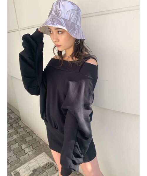 EMODA（エモダ）の「オープンショルダールーズプルオーバー（スウェット・レディース・ライトブルー/ブラック/グレー/イエロー・FREE）」の7枚目の写真