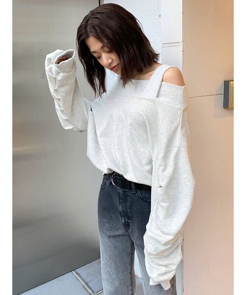 EMODA（エモダ）の「オープンショルダールーズプルオーバー（スウェット・レディース・ライトブルー/ブラック/グレー/イエロー・FREE）」の16枚目の写真