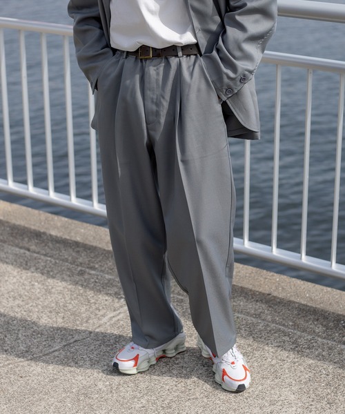 kutir（クティール）の「【セットアップ着用可】1タックストレートイージースラックス（スラックス・メンズ・ブラック/ダークブラウン/ブルーグレー・SMALL/MEDIUM/LARGE）」の2枚目の写真