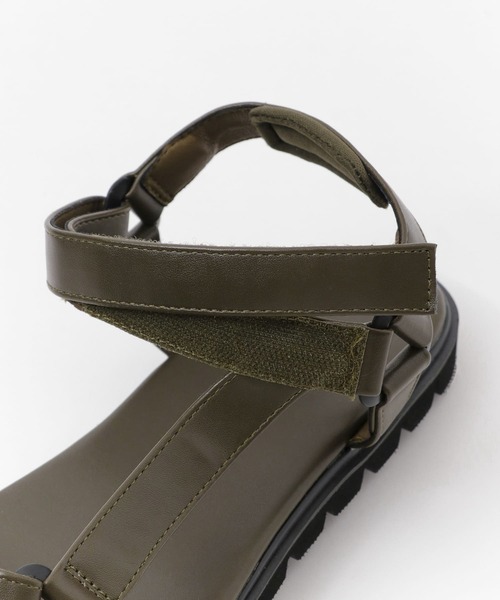 SENSE OF PLACE by URBAN RESEARCH(センスオブプレイスバイアーバンリサーチ)の「フェイクレザーベルクロサンダル(サンダル・メンズ・ブラック/カーキ・MEDIUM/LARGE)」の6枚目の写真