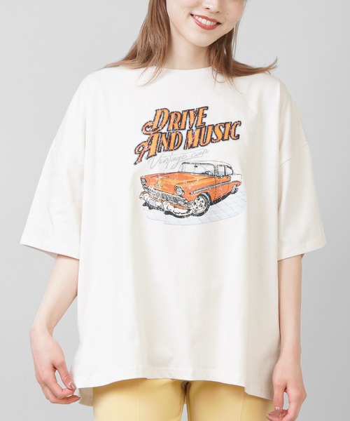 SPINNS（スピンズ）の「【ゆったりシルエット】古着風CARデザイン 半袖Tシャツ（Tシャツ/カットソー・レディース・ブルー/ナチュラル/スミクロ・ONESIZE）」の2枚目の写真