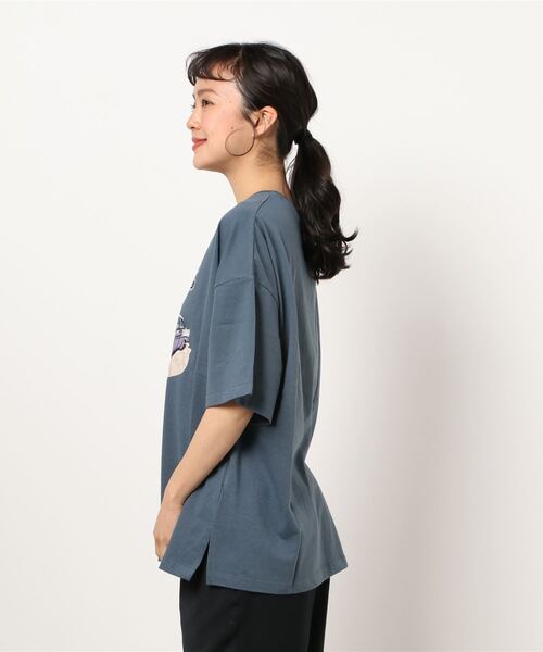 SPINNS（スピンズ）の「【ゆったりシルエット】古着風CARデザイン 半袖Tシャツ（Tシャツ/カットソー・レディース・ブルー/ナチュラル/スミクロ・ONESIZE）」の19枚目の写真