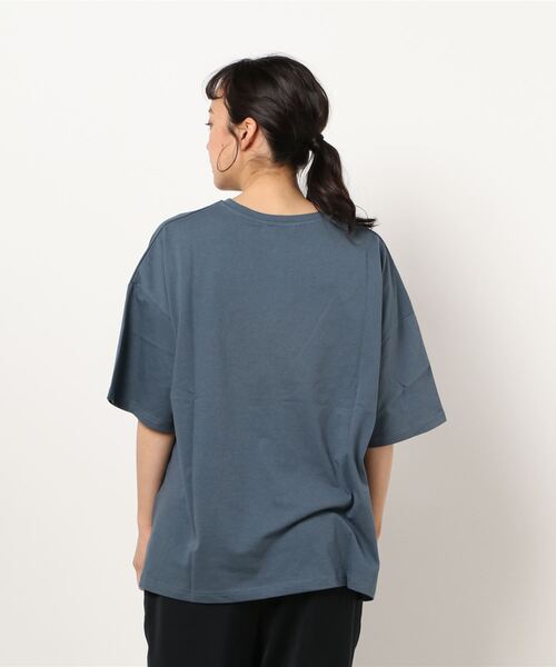 SPINNS（スピンズ）の「【ゆったりシルエット】古着風CARデザイン 半袖Tシャツ（Tシャツ/カットソー・レディース・ブルー/ナチュラル/スミクロ・ONESIZE）」の18枚目の写真