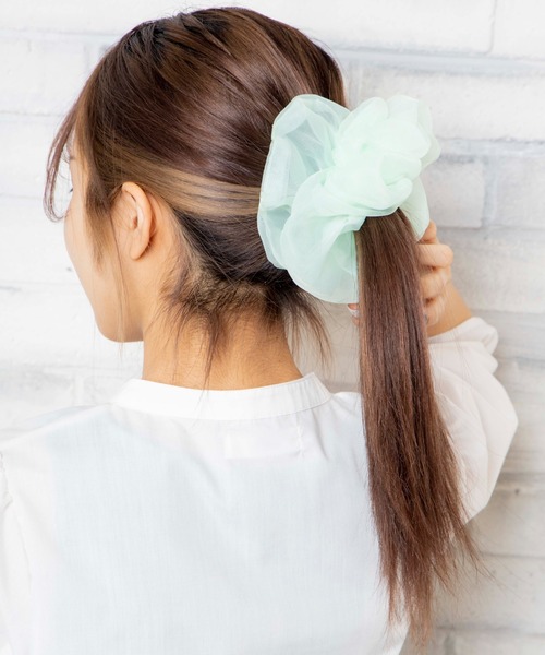 WEGO（ウィゴー）の「WEGO/透けビッグシュシュ（シュシュ・レディース・ベージュ/パープル/ブラウン/グレー/オフホワイト/イエロー/オレンジ/グリーン/キャメル/ライトピンク/ブラック/ライトパープル/その他1・FREE）」の6枚目の写真