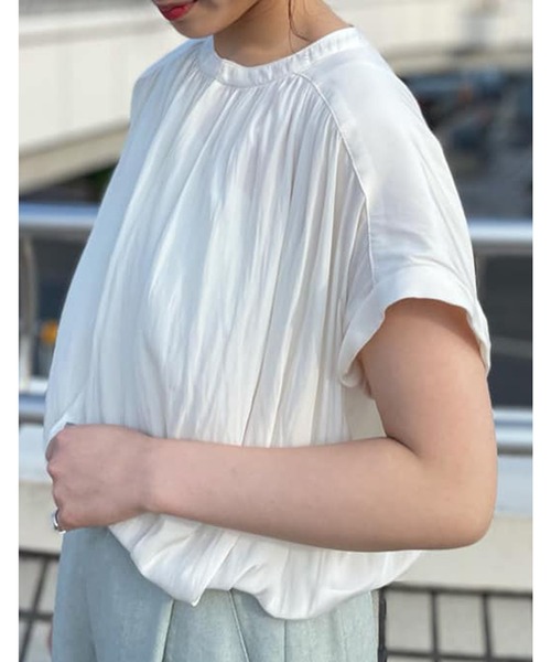 RIVE DROITE（リヴドロワ）の「繊細な女性らしさをプラス　カッセンデシンフレンチブラウス（シャツ/ブラウス・レディース・ネイビー/ダークグリーン/ピンク/オフホワイト/ミント/ブラック/ライトベージュ・FREE）」の2枚目の写真