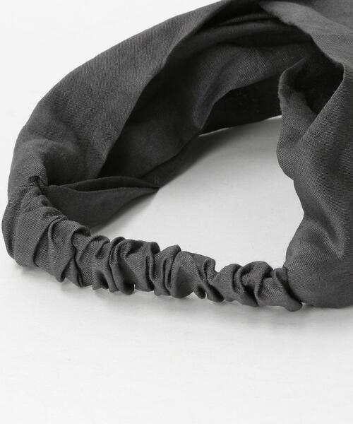 green label relaxing(グリーンレーベルリラクシング)の「SC リネン 無地 クロス ターバン(ヘアバンド・レディース・グレー/オフホワイト/モカ・FREE)」の6枚目の写真