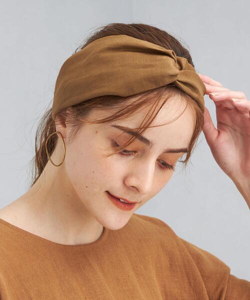 green label relaxing(グリーンレーベルリラクシング)の「SC リネン 無地 クロス ターバン(ヘアバンド・レディース・グレー/オフホワイト/モカ・FREE)」の8枚目の写真