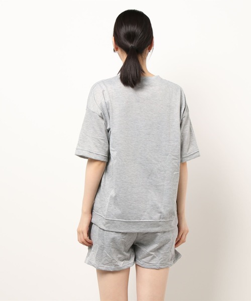 ショートパンツ+トップス2点セットのルームウェア セットアップ