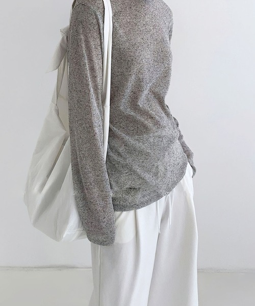 me+em select(ミームセレクト)の「アンニュイルーズシアーニット(ニット/セーター・レディース・ブラック/グレー/カーキ/アイボリー・FREE)」の1枚目の写真