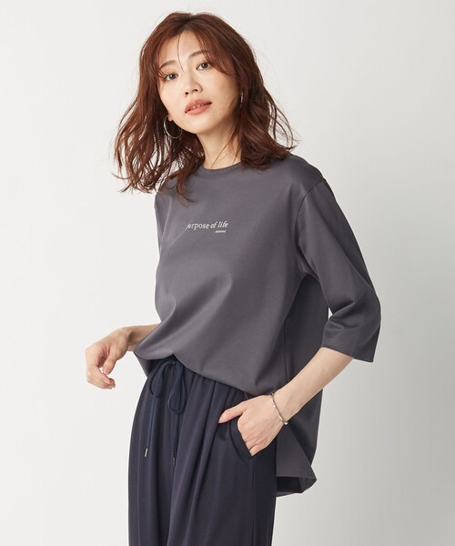 J.PRESS(ジェイプレス)の「フロッキープリントTEE カットソー(Tシャツ/カットソー・レディース・ホワイト系/グレー系/ベージュ系/スモーキーグリーン系/ワイン系・LARGE/MEDIUM)」の3枚目の写真
