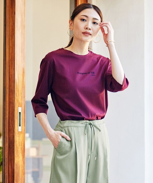 J.PRESS(ジェイプレス)の「フロッキープリントTEE カットソー(Tシャツ/カットソー・レディース・ホワイト系/グレー系/ベージュ系/スモーキーグリーン系/ワイン系・LARGE/MEDIUM)」の1枚目の写真