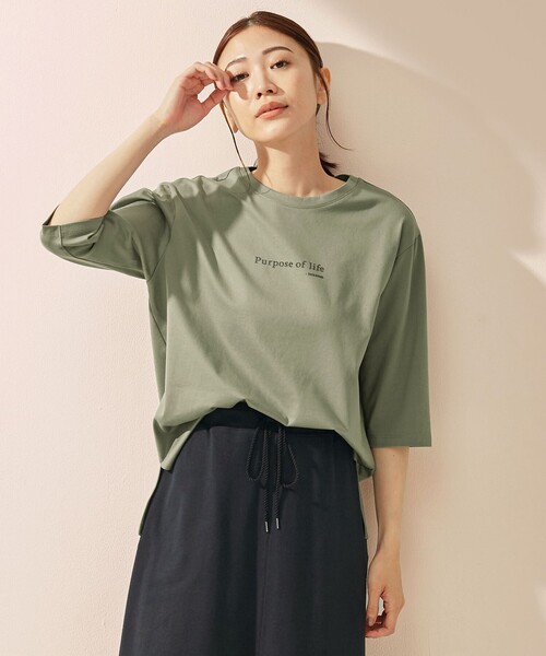 J.PRESS(ジェイプレス)の「フロッキープリントTEE カットソー(Tシャツ/カットソー・レディース・ホワイト系/グレー系/ベージュ系/スモーキーグリーン系/ワイン系・LARGE/MEDIUM)」の5枚目の写真
