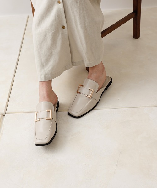 COLONY 2139(コロニートゥーワンスリーナイン)の「【マカロンFoot】スクエアバックルスリッパローファー(サンダル・レディース・ライトグレー/ブラック・23.5cm/24.5cm)」の5枚目の写真