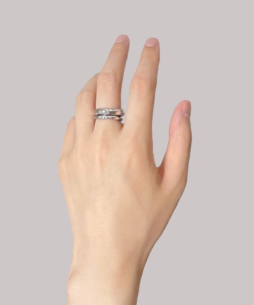 FACTOTUM（ファクトタム）の「【ファッションインフルエンサーatsushi19901222×FACTOTUM】3連ブラスリング（リング・メンズ・ゴールド/シルバー・MEDIUM/LARGE）」の8枚目の写真