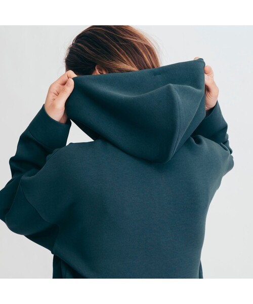 AIGLE(エーグル)の「ツイルスエット リラックスパーカ(パーカー・レディース・ダークグリーン/ヘザーグレー・S/M)」の14枚目の写真