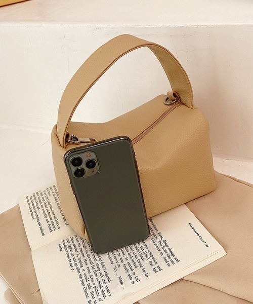 LAC-VERT(ラック・ヴェール)の「PUレザーミニボストンバッグ(ハンドバッグ・レディース・イエロー/ベージュ/ブラック/オレンジ/シャンパン/パープル/サーモンピンク/ベビーピンク/ホワイト/グリーン/ライトピンク/ブラウン・FREE)」の5枚目の写真