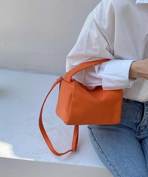 LAC-VERT(ラック・ヴェール)の「PUレザーミニボストンバッグ(ハンドバッグ・レディース・イエロー/ベージュ/ブラック/オレンジ/シャンパン/パープル/サーモンピンク/ベビーピンク/ホワイト/グリーン/ライトピンク/ブラウン・FREE)」の12枚目の写真