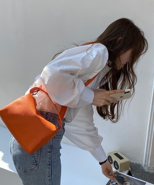 LAC-VERT(ラック・ヴェール)の「PUレザーミニボストンバッグ(ハンドバッグ・レディース・イエロー/ベージュ/ブラック/オレンジ/シャンパン/パープル/サーモンピンク/ベビーピンク/ホワイト/グリーン/ライトピンク/ブラウン・FREE)」の22枚目の写真