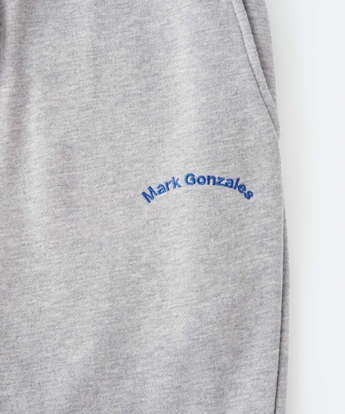 Mark Gonzales（マーク・ゴンザレス）の「【セットアップ】Mark Gonzales/マークゴンザレス MONO-MART別注 裏起毛 アーチロゴ刺繍 ビッグシルエットプルオーバーパーカー＆バルーンスウェットパンツ（パーカー・メンズ・ブラック/ダークネイビー/グリーン/ダークベージュ/ブルー/杢グレー・L/M）」の22枚目の写真