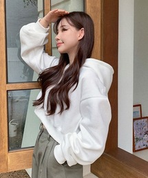 A'GEM/9 × .kom『muah muah/ムーアムーア』MUAH POINT CROP HOODIE/ワンポイント クロップド丈プルオーバーパーカー