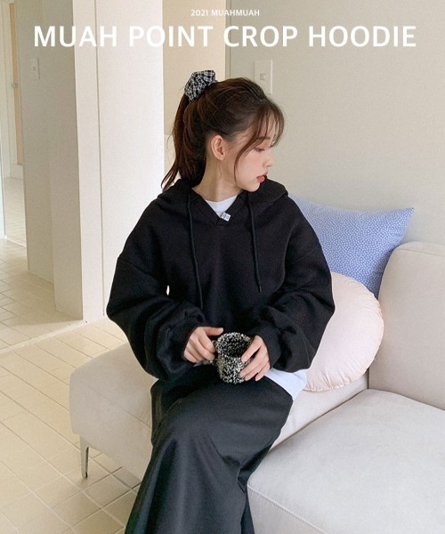 muahmuah(ムーアムーア)の「A'GEM/9 × .kom『muah muah/ムーアムーア』MUAH POINT CROP HOODIE/ワンポイント クロップド丈プルオーバーパーカー(パーカー・レディース・アイボリー/グレー/ブラック・FREE)」の22枚目の写真