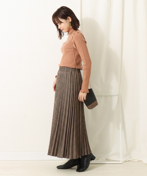 libelle more（リベル モア）の「12Gスフレニット　ハイネックメローニット（ニット/セーター・レディース・ブラック/ラベンダー/ベージュ/オレンジ/マスタード・M/L）」の17枚目の写真