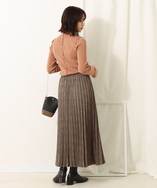 libelle more（リベル モア）の「12Gスフレニット　ハイネックメローニット（ニット/セーター・レディース・ブラック/ラベンダー/ベージュ/オレンジ/マスタード・M/L）」の6枚目の写真