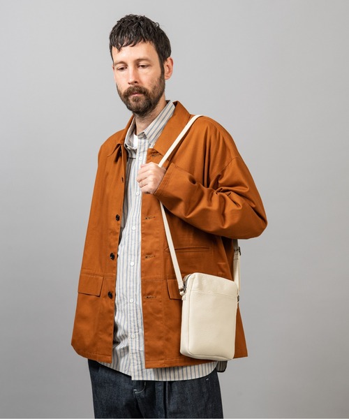 MR.OLIVE(ミスターオリーブ)の「ミラノグラインレザー/ヴァーティカル ミニスクエアショルダーバッグ(ショルダーバッグ・メンズ・ブラック/ホワイト系その他・FREE)」の6枚目の写真