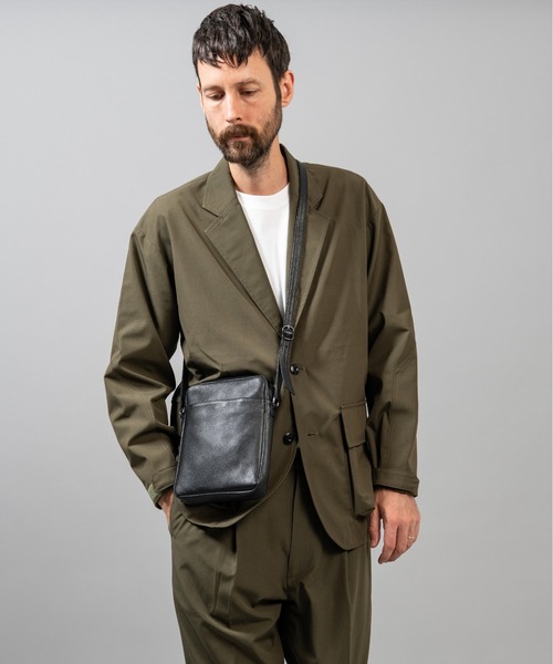MR.OLIVE(ミスターオリーブ)の「ミラノグラインレザー/ヴァーティカル ミニスクエアショルダーバッグ(ショルダーバッグ・メンズ・ブラック/ホワイト系その他・FREE)」の8枚目の写真