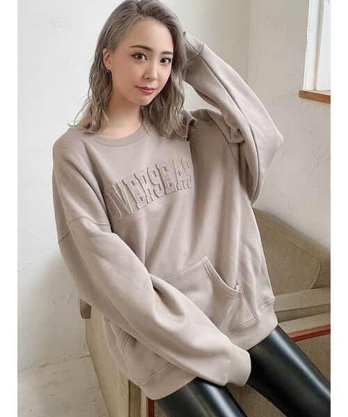 GYDA(ジェイダ)の「OVER SEASエンボスダメージ裏起毛プルオーバー(スウェット・レディース・オフホワイト/チャコールグレー/ベージュ・FREE)」の3枚目の写真
