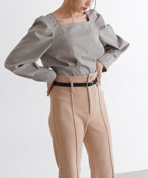 FREE'S MART（フリーズマート）の「◇スクエアネック短丈ボリュームスリーブブラウス（シャツ/ブラウス・レディース・ブラック系その他/ベージュ系その他/レッド系その他/グリーン系その他・FREE）」の2枚目の写真