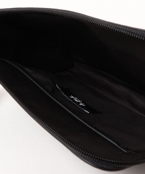 AZUL by moussy（アズールバイマウジー）の「CROCODILE EMBOSSED CLUTCH/クロコダイルエンボスクラッチ（クラッチバッグ・メンズ・ブラック・FREE）」の5枚目の写真