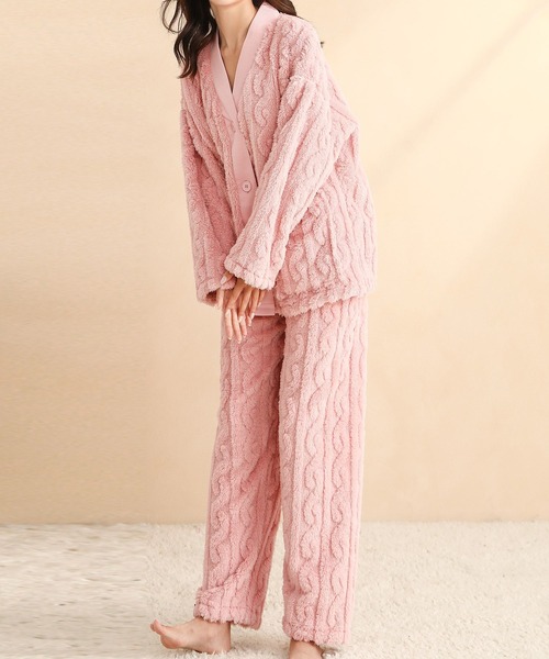 DAY CLOSET（デイ クローゼット）の「【月刊TVガイド2月号掲載/大きいサイズ有/セットアップ】長袖カーディガン風もこもこボアツイストルームウェア 上下2点セットアップ（ルームウェア/パジャマ・レディース・アイボリー/ピンク/ダークグレー/ブラウン/ブラック/ブルーグレー・M/L/2XL/XL）」の21枚目の写真