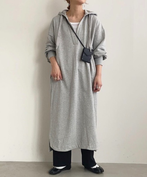 Doux archives（ドゥアルシーヴ）の「［ｗｅｂ限定］ミニ裏毛フーディーロングワンピース（ワンピース・レディース・グレー/ピンク/アイボリー・FREE）」の2枚目の写真