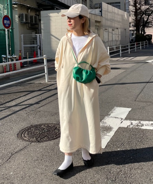 Doux archives（ドゥアルシーヴ）の「［ｗｅｂ限定］ミニ裏毛フーディーロングワンピース（ワンピース・レディース・グレー/ピンク/アイボリー・FREE）」の4枚目の写真