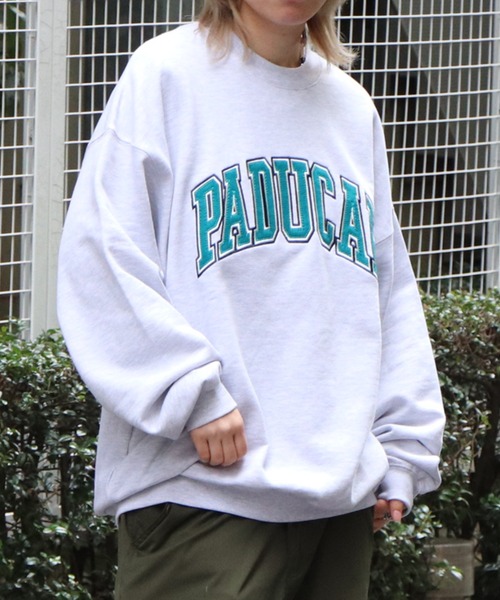 ILL'S（イルズ）の「ILL'S / イルズ カレッジロゴビッグシルエットスウェット（スウェット・メンズ・チャコールグレー/杢グレー/ワイン/ホワイト/ブラック/グリーン/ダークグレー/ライトグレー/グリーン×オレンジ・M/L）」の5枚目の写真