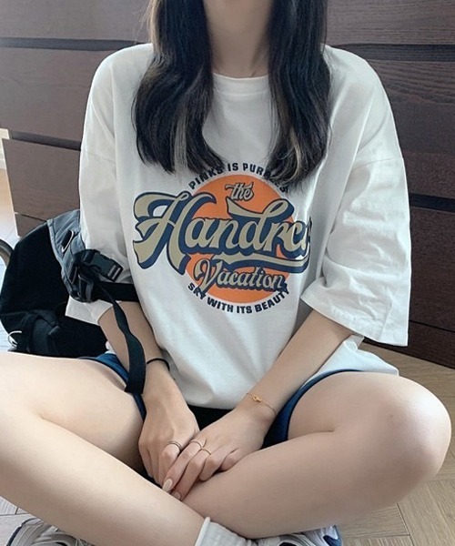 BASQUE magenta（バスクマゼンタ）の「ヴィンテージデザインプリントビッグシルエットTシャツ（Tシャツ/カットソー・レディース・ホワイト/ブラック/パープル/ブルー/ホワイト系・FREE）」の3枚目の写真