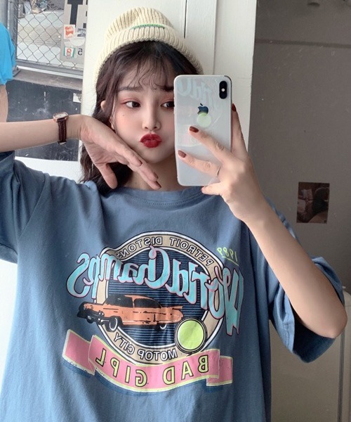 BASQUE magenta（バスクマゼンタ）の「ヴィンテージデザインプリントビッグシルエットTシャツ（Tシャツ/カットソー・レディース・ホワイト/ブラック/パープル/ブルー/ホワイト系・FREE）」の4枚目の写真