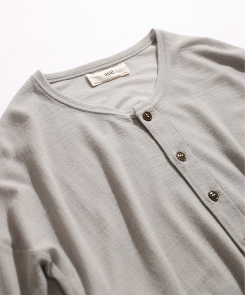 And A（アンドエー）の「unfil アンフィル / superfine merino crape-jersey cardigan スーパーファインメリノ クレープジャージー カーディガン（アンサンブル可能） / WWFL-UW125（カーディガン/ボレロ・レディース・ライトグレー/ブラック・1）」の3枚目の写真