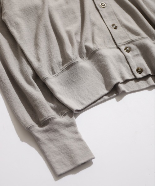 And A（アンドエー）の「unfil アンフィル / superfine merino crape-jersey cardigan スーパーファインメリノ クレープジャージー カーディガン（アンサンブル可能） / WWFL-UW125（カーディガン/ボレロ・レディース・ライトグレー/ブラック・1）」の4枚目の写真